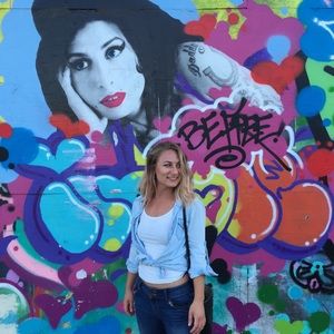 Meet your Posher, Laura